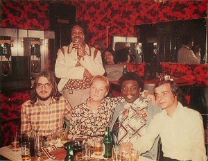 Luc Nicolas-Morgantini, Muddy Waters Jr. (James Williams), Marcelle Morgantini, Bobby King and Didier Tricard, Chicago, October 1975; source: http://www.soulbag.presse.fr ('photo courtesy Didier Tricard'); click to enlarge!