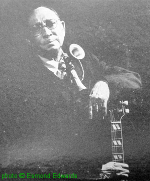 Tampa Red, around 1960; source: Front cover of Bluesville BV/BVLP 1043; photographer: Esmond Edwards