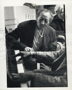 T a m p a   R E D and with Blind John Davis at the piano, late 1970s; source: Internet; photographer's name not given