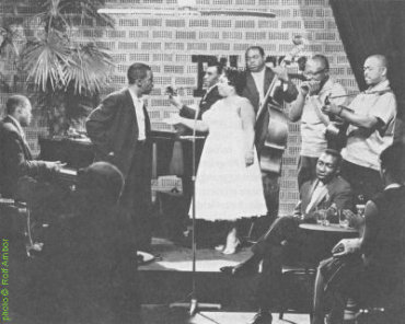 1962 AFBF ensemble (l to r): Memphis Slim, Jump Jackson, T-Bone Walker, Helen Humes, Willie Dixon, Sonny Terry, Brownie McGhee, Shakey Jake (front right, sitting); source: Michael Rauhut & Reinhard Lorenz (ed.): Ich hab den Blues schon etwas länger - Spuren einer Musik in Deutschland.- Berlin (Christoph Links Verlag) 2008, p. 227; photographer: Rolf Ambor; click to enlarge!