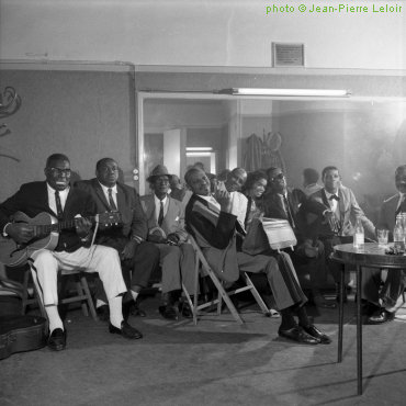 1964 AFBF ensemble (The British Tour): Howlin' Wolf, Willie Dixon, Sleepy John Estes, Sonny Boy Williamson II, Sunnyland Slim, Sugar Pie DeSanto, Lightnin' Hopkins, Hubert Sumlin; source: Les Génies du Blues, Volume 2.- Paris (Editions Atlas) 1992, p. 2; photographer: Jean-Pierre Leloir; click to enlarge!