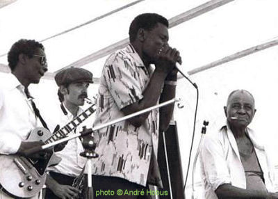 Hubert Sumlin, Sam Burkhardt, L I T T L E   W I L L I E   A N D E R S O N & Sunnyland Slim; source: https://bobcorritore.com/photos/the-andre-hobus-blues-photo-library-part-2/; photographer: André Hobus