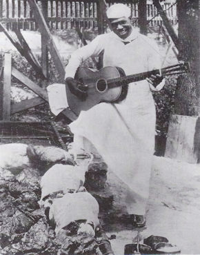 B A R B E C U E   B O B in chef's apron (Columbia publicity photo); source: Jas Obrecht: The Atlanta Bluesmen: Barbecue Bob and Laughing Charley.- http://jasobrecht.com/atlanta-bluesmen-barbecue-bob-laughing-charley-lincoln/