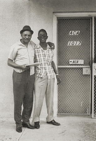 B I L L Y   B I Z O R with his cousin Lightnin' Hopkins at ACA Studios Houston 1968; source: Block 71 (1989), p. 31 ('courtesy Roy C Ames - Home Cooking Records'); click to enlarge!