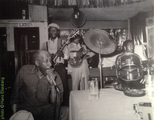 Tail Dragger and B O S T O N   B L A C K I E ; with B.B. Jones and Westside Wes at Buddy's Sunset Lounge, Chicago, Summer 1987; source: Jefferson 105 (Autumn 1994); photographer: Hans Ekestang; (The photo accompanies a newspage with a.o. the news that Tail Dragger had fatally shot Boston Blackie.)