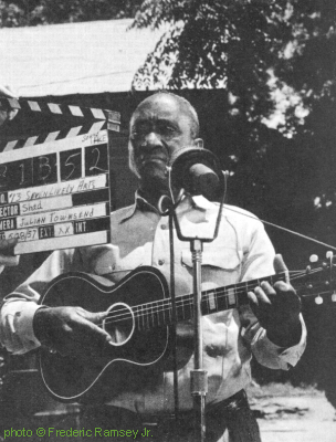William Carridine at Buckner's Alley, Natchez, playing for the CBS documentary 'Seven Lively Arts'; source: Paul Oliver: The Story of the Blues.- London (The Cresset Press) 1969, p. 164; photographer: Frederic Ramsey Jr.; click to enlarge!