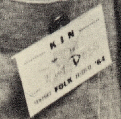 Newport Folk Festival identification badge on which someone (Willie / Willy Doss ?) has written 'Willy Doss'; partial enlargement of Ann Charters' photo of 'Willie' Doss