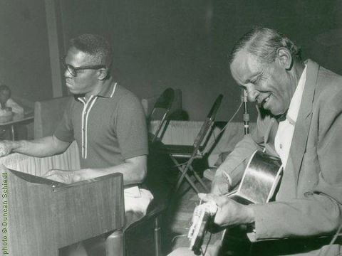 G U I T A R   P E T E   F R A N K L I N, p & Scrapper Blackwell, g in Indianapolis, 1960; photographer: Duncan Schiedt