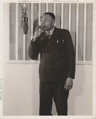 J A Z Z   G I L L U M in a studio; source: eBay auction from Burt Goldblatt collection (original photo print, not cropped!)