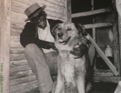 Roosevelt T. Williams (the G R E Y   G H O S T) with his dog Mike; source: http://www.yellowdog.nl/blues/grey-ghost/; photographer: Clayton T. Shorkey, Texas Music Museum