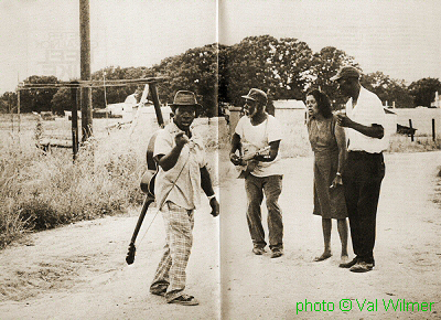 Guitar Shorty (John Henry Fortescue), Willie Johnson and friends near Elm City, North Carolina, 1972; source: Guralnick 1978, p. 2/3; photographer: Valerie Wilmer; click to enlarge!