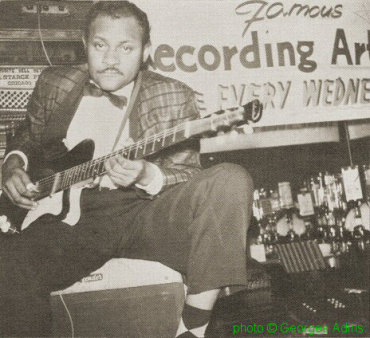 P A T   H A R E playing a Danelectro-manufactured Silvertone guitar at 708 Club in Chicago, IL, 1959; source: Arnaudon 1977, p. 110; photographer: Georges Adins