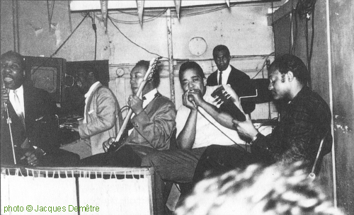 Muddy Waters Band at Smitty's Corner, Chicago, 1959; l to r: Muddy Waters, Otis Spann, Andrew Stephens, James Cotton, Francis Clay & Pat Hare; source: Jacques Demêtre & Marcel Chauvard: Voyage au Pays du Blues.- Levallois-Perret (CLARB-Soul Bag) 1994, p. 97; photographer: Jacques Demêtre