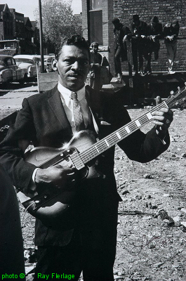 L I T T L E   W A L T E R on Maxwell Street, 1963; photographer: Ray Flerlage