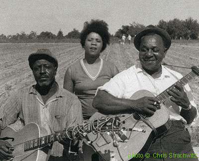 Mr. Shortstuff, Amelia Johnson & Big Joe Williams, 1971; source: Front cover of Arhoolie CD 9015; photographer: Chris Strachwitz; click to enlarge!