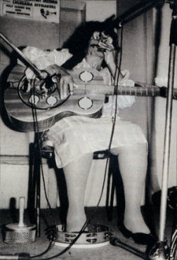 F L O R A   M O L T O N at the 100 Club, London, August 13, 1987; source: Juke Blues 10 (Autumn 1987), p. 4; photographer: Cilla Huggins