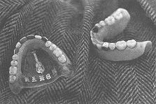 Mance Lipscomb's 'teethiz'; photographer: Glen Alyn; click to enlarge!