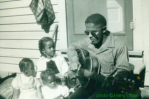 source: eBay auction of photograph used on the front cover of Bluesville 1046; photographer: Harry Oster; click to enlarge!