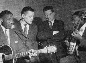 Lonnie Johnson, Chris Albertson, John Hammond & Elmer Snowden in Albertson's Chester Ave. apartment, Philadelphia, 1959; source: http://stomp-off.blogspot.de/2010/03/discovering-john-hammond-closer-look.html; click to enlarge!