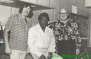 Ralph Bass, James Cleveland & Freddy Mendelsohn, 1970s (September 1973? or April 1975?); source: Blues Unlimited #119 (May/June 1976), p. 21; photographer: Norbert Hess; click to enlarge!