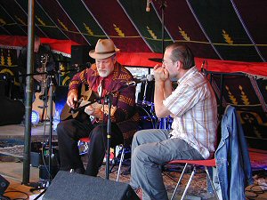 David Evans, g & Axel Küstner, hca, June 21, 2011 at Fête de la musique Hannover, Germany; source: notes to L+R 42.030; photographer: David Evans, g & Axel Küstner, hca; June 21, 2011 at Fête de la musique Hannover, Germany; photographer: Stefan Wirz; click to enlarge!