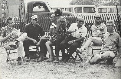 Jac Holzman, Theo Bikel, Pete & Toshi Seeger, Harold Leventhal, Fred Hellerman, Maynard Solomon, 1965; source: Eric von Schmidt & Jim Rooney: Baby, let me follow you down. The illustrated story of the Cambridge folk years.- New York (Anchor Books) 1979, p. 264; photographer: David Gahr; click to enlarge!