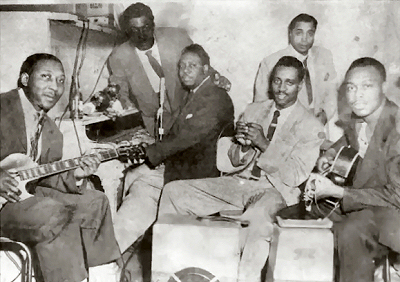 Muddy Waters, Jerome Green or Henry Armstrong (maraccas), Otis Spann, Henry 'Pot' Strong, Elga Edmonds, Jimmy Rogers at the Zanzibar, 1954; source: Mike Rowe: Chicago Blues - The City and the Music.- New York (Da Capo Paperback) 1975, first published in 1973 as 'Chicago Breakdown', p. 146 ('from Chess files')
