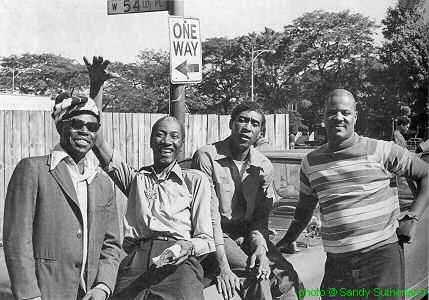 J.B. Hutto, Hound Dog Taylor, Brewer Phillips & Ted Harvey outside Florence's Lounge, Chicago, Illinois; source: David Harrison: Die Legenden des Blues - Eine Hommage in Bildern.- Königswinter, Germany (HEEL-Verlag) 1995, p. 108; photographer's name not given ('courtesy of Blues Unlimited') [actually Sandy Sutherland]; click to enlarge!