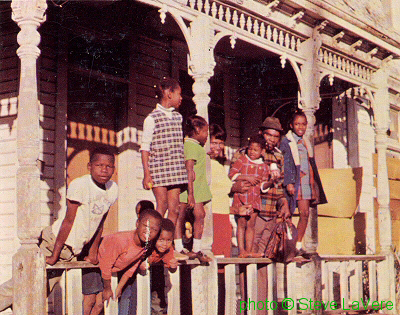 George Smith with family (wife, five daughters, three sons); source: Front cover of World Pacific WPS-21887; photographer: Steve LaVere; click to enlarge!