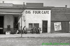 Cairo Illinois 1940; source: http://www.shorpy.com/node/12968?size=_original; photographer: John Vachon for the Farm Security Administration