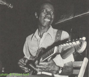 H O U N D   D O G   T A Y L O R at the Shaboo Inn, Mansfield, Conn., 1973; Robert Neff & Anthony Connor: Blues.- Boston (Godine) 1975, pp. 109 // London (Latimer) 1976; photographer: Robert Neff