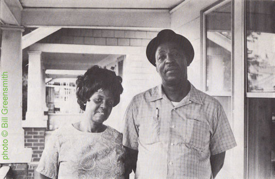 B A B Y   B O Y   W A R R E N   and his wife Carrie, Detroit, September 1972; source: Blues Unlimited 125 (July/August 1977), p. 16; photographer: Bill Greensmith; click to enlarge!