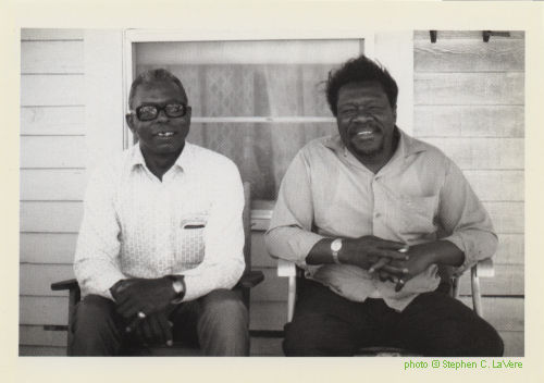 Joe Willie Wilkins at Wilkins' home at 1656 Carpenter Street in North Memphis, TN, March 31, 1974; source: The Blues - A Book of Postcards (Vol. 1).- San Francisco (Pomegranate Artbooks A534), 1995; photographer: Stephen C. LaVere; click to enlarge!