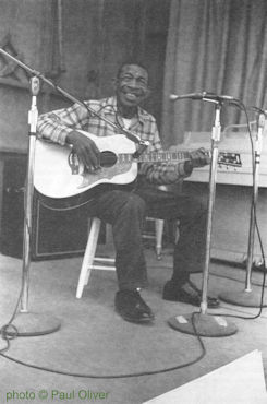 BILL 'Colonel' WILLIAMS, 1970; source: Paul Oliver: Songsters and Saints - Vocal Traditions on Race Records.- Cambridge (Cambridge Univ. Press) 1984, p. 258; photographer: Paul Oliver