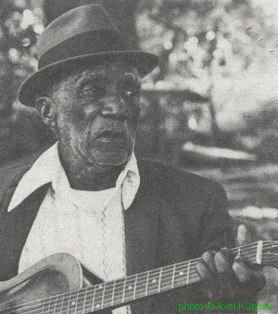 M O T T   W I L L I S, Terry, Mississippi, September 1980; source: Blues Forum 12 (1983), p. 37; photographer: Axel Küstner